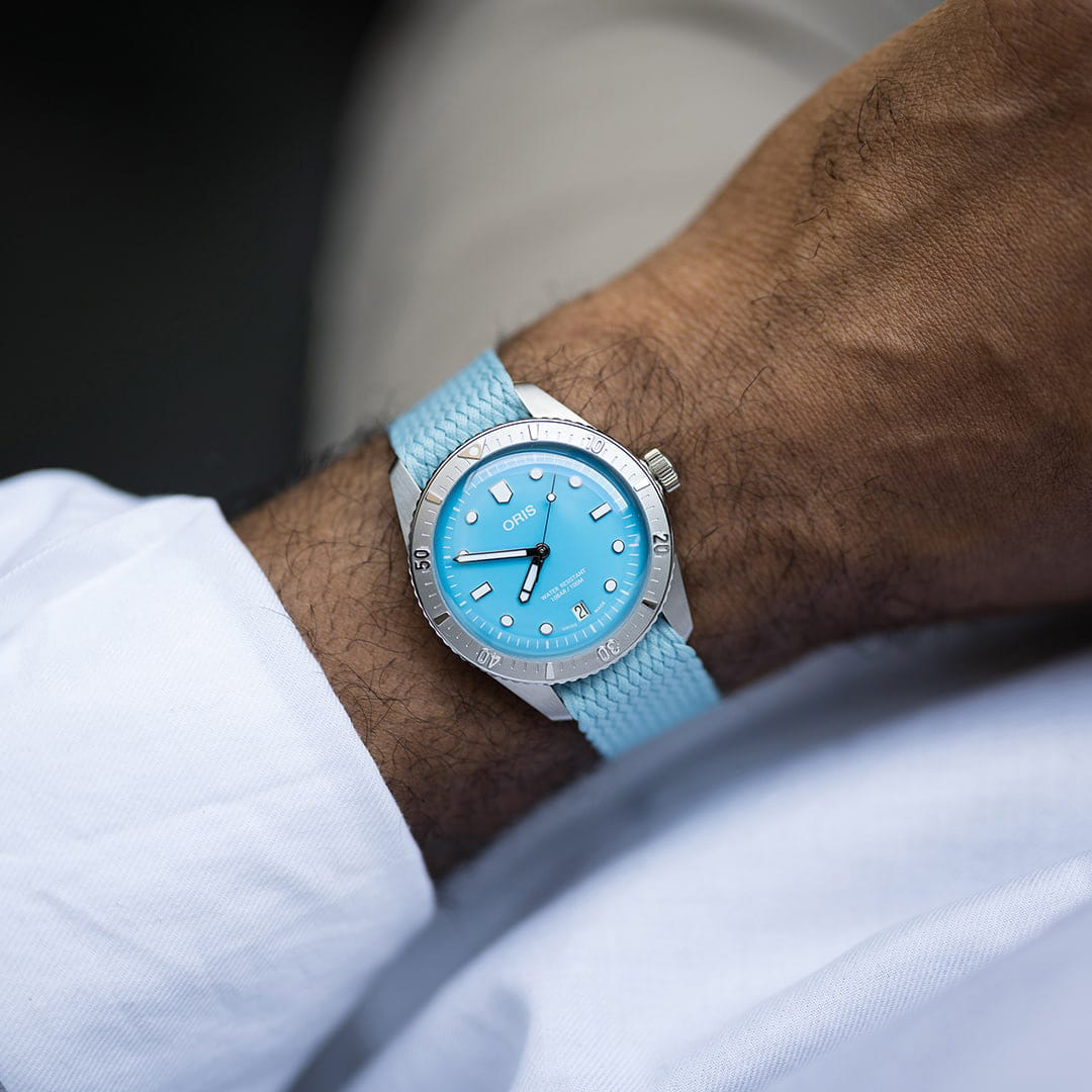 Oris Oris Divers Sixty‑Five 'Cotton Candy' 01 733 7771 4055-07 3 19 02S механические мужские часы часы крупный план синий циферблата